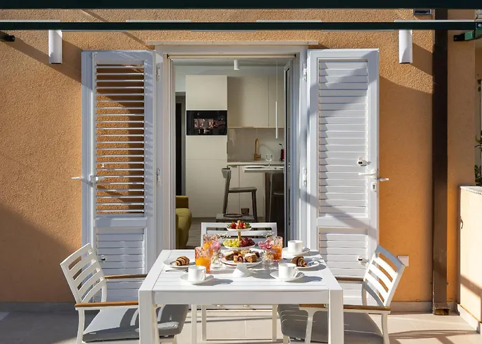 Floret Apartment *